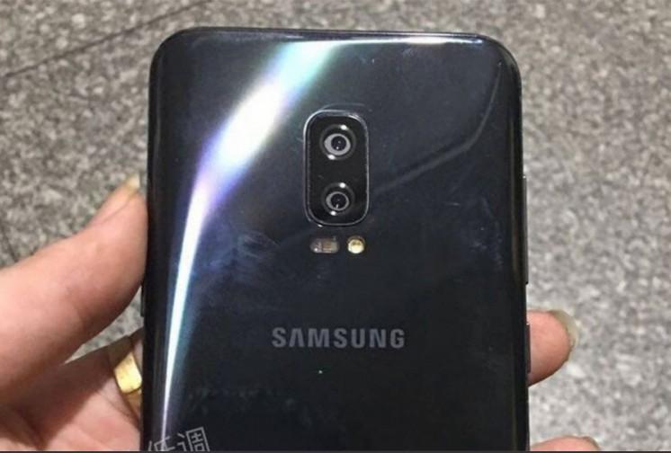 Samsung Galaxy C10 ima Always On Display