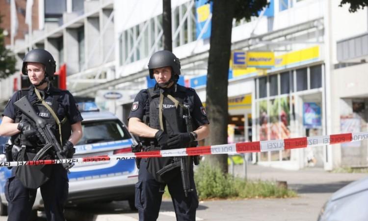 Policija: Napadač u supermarketu u Hamburgu 'poznati islamista'