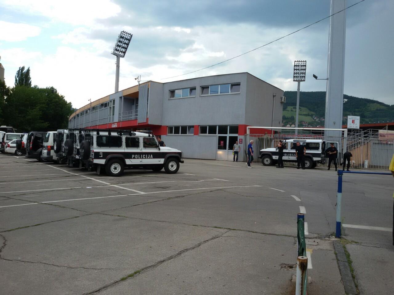 Uoči utakmice Čelik-Sarajevo: Veliki broj policijskih ekipa u gradu i oko stadiona