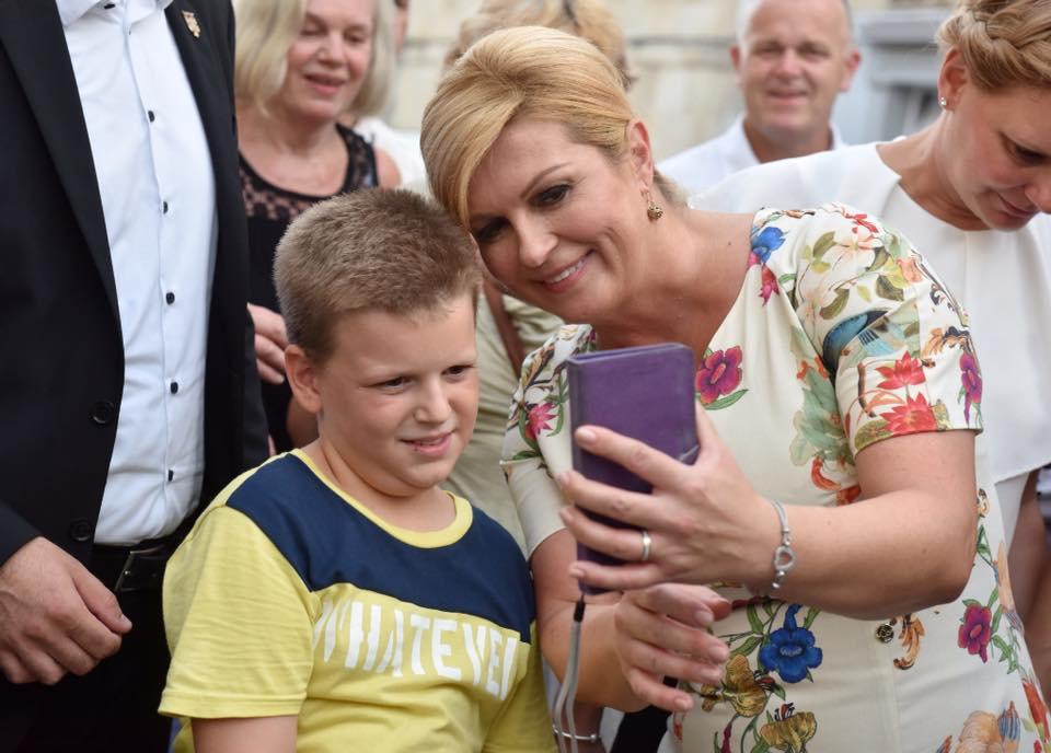 Hrvatska predsjednica koristi djecu za dizanje popularnosti