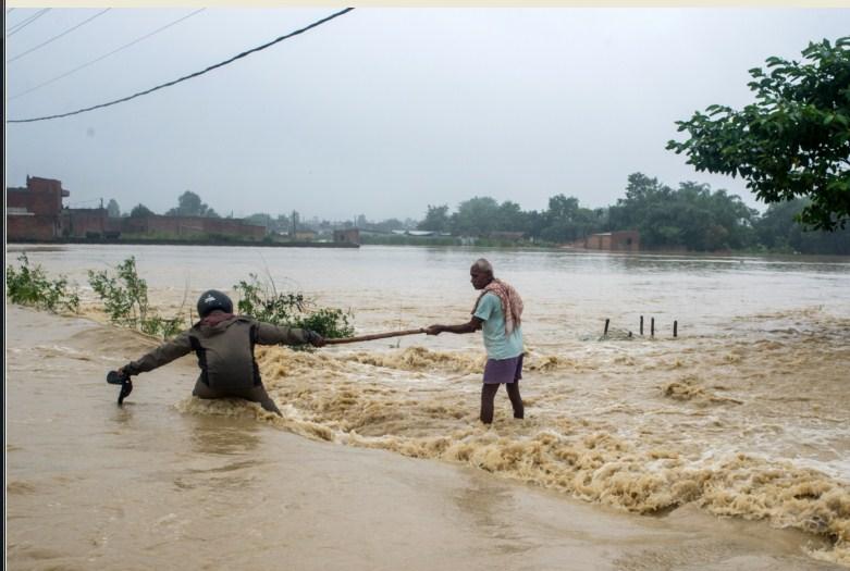 U poplavama u Nepalu nastradalo najmanje 49 ljudi