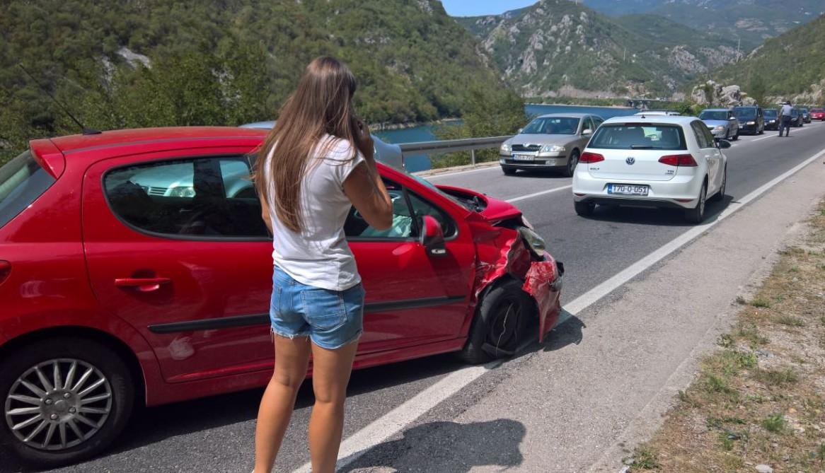 U saobraćajnoj nesreći u Salakovcu dvije osobe povrijeđene