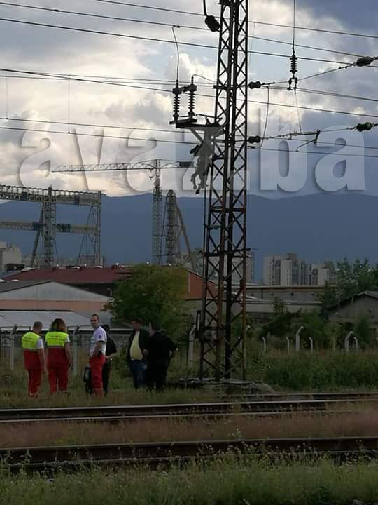 Užas u Sarajevu: Pronađeno ugljenisano tijelo na električnom stubu iznad šina