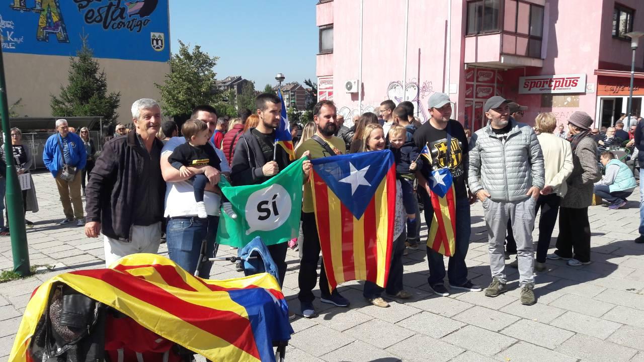 Sarajlije se okupile na Trgu Barcelone u znak podrške Kataloncima