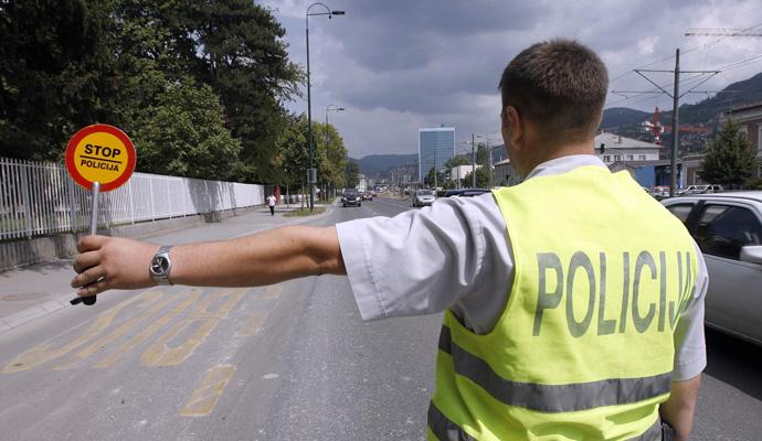 Saobraćaj na M-17 u mjestu Jelovac odvija se otežano jednom trakom