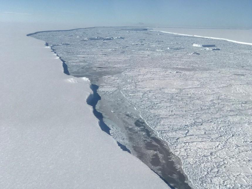 NASA objavila snimak: Prvi put snimljen ledenjak koji pluta okeanom