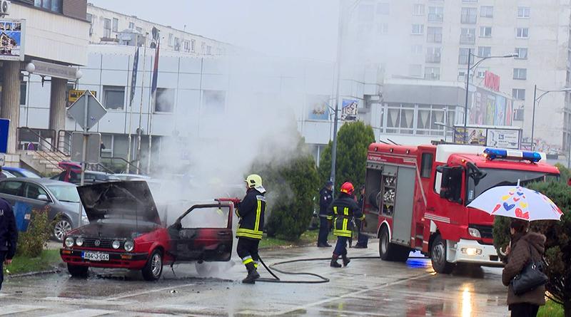 Drama na putu: Zapalio se Golf u vožnji, putnice uspjele pobjeći