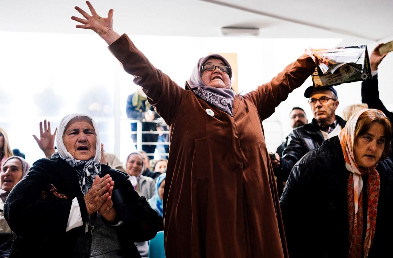 AFP s majkama Srebrenice: Suze i pljesak nakon presude monstrumu