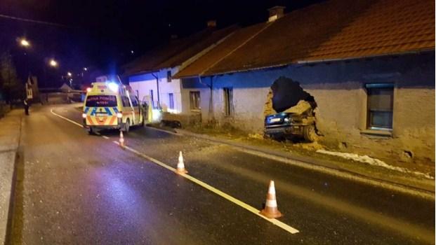 Saobraćajna nesreća u Ilijašu, BMW-om uletio u kuću, jedna osoba povrijeđena