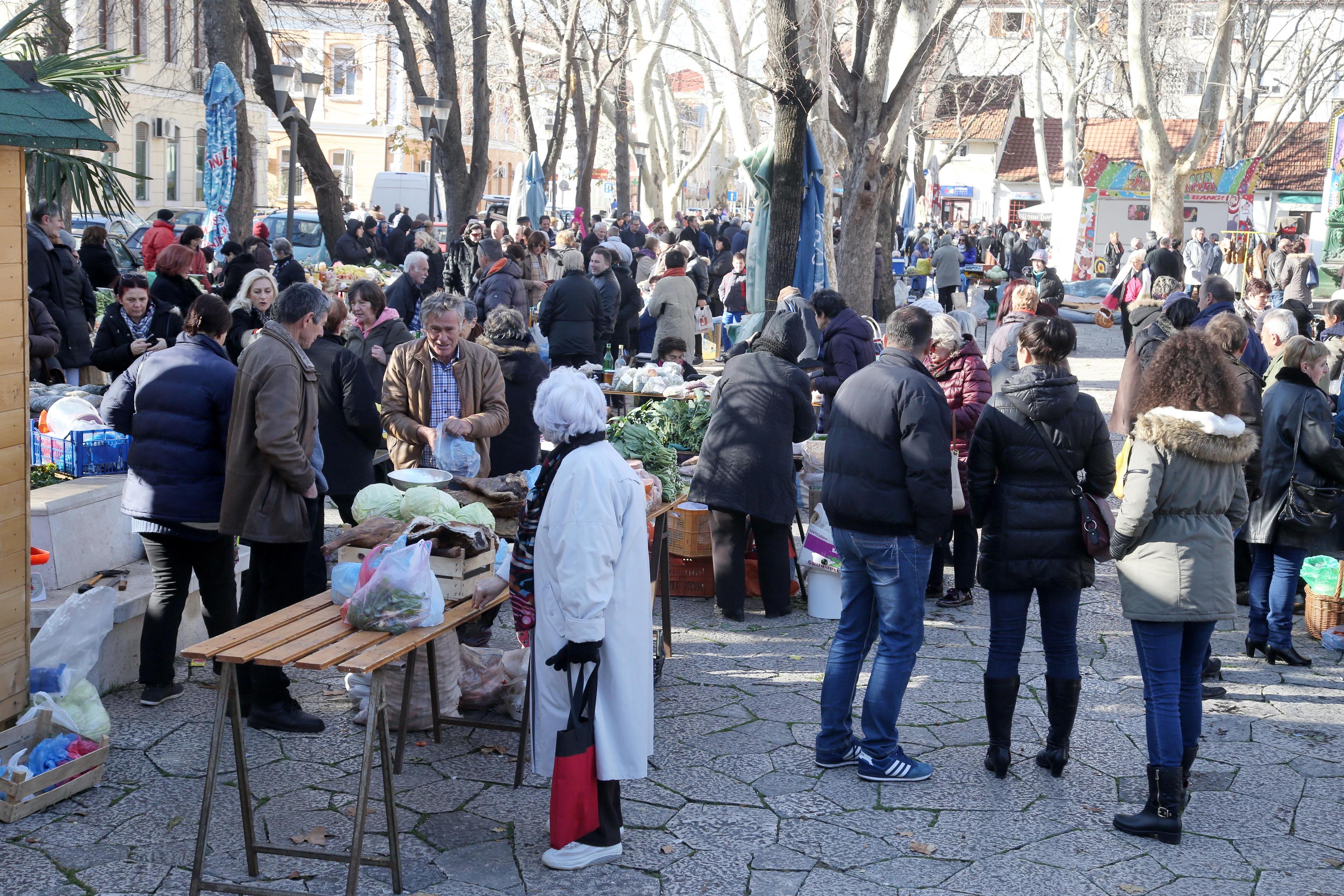 Novogodišnje raspoloženje u bh. gradovima: Provod u najluđoj noći zavisi od dubine novčanika