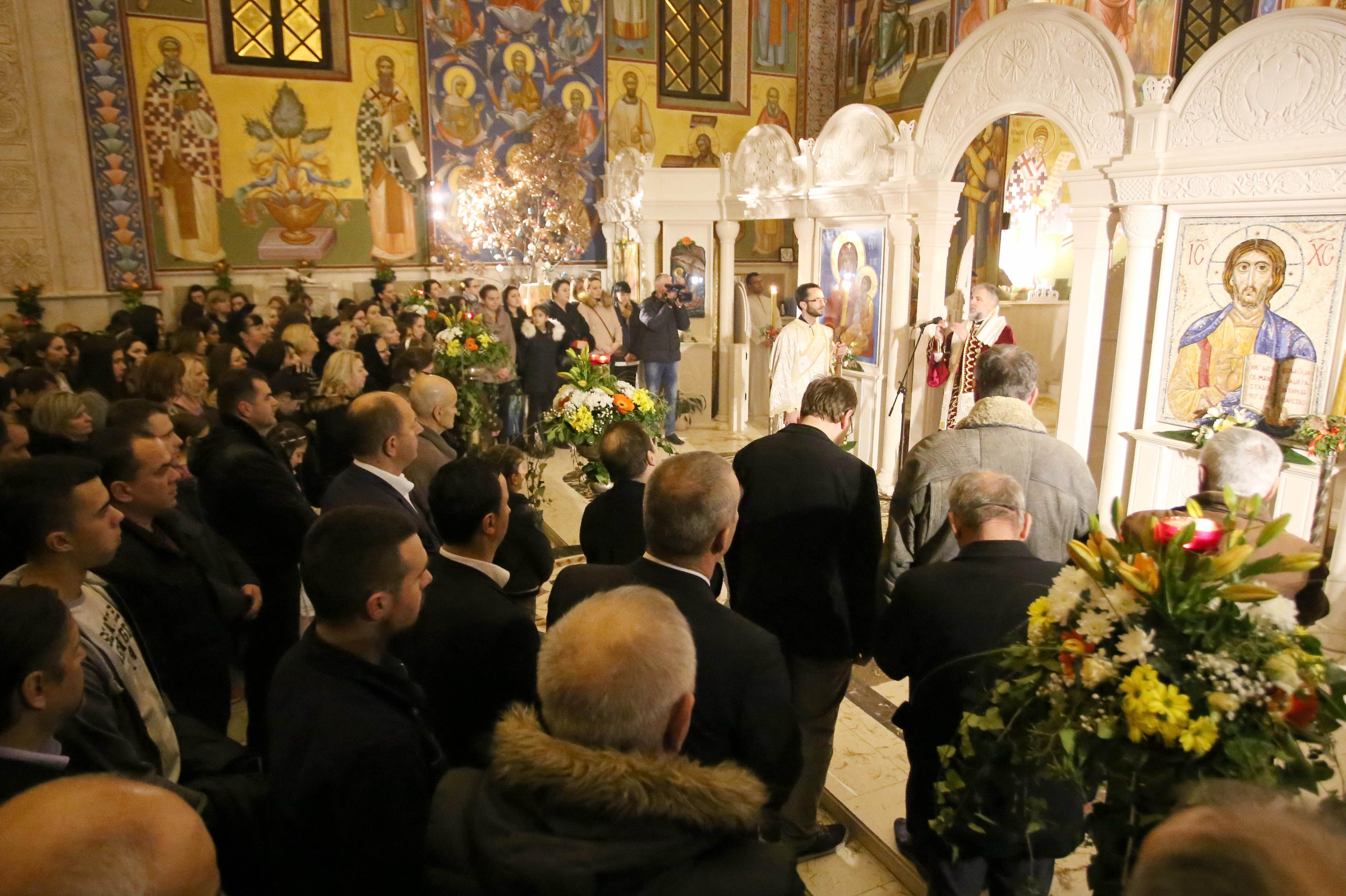 U svim crkvama u BiH počelo služenje Božićne liturgije