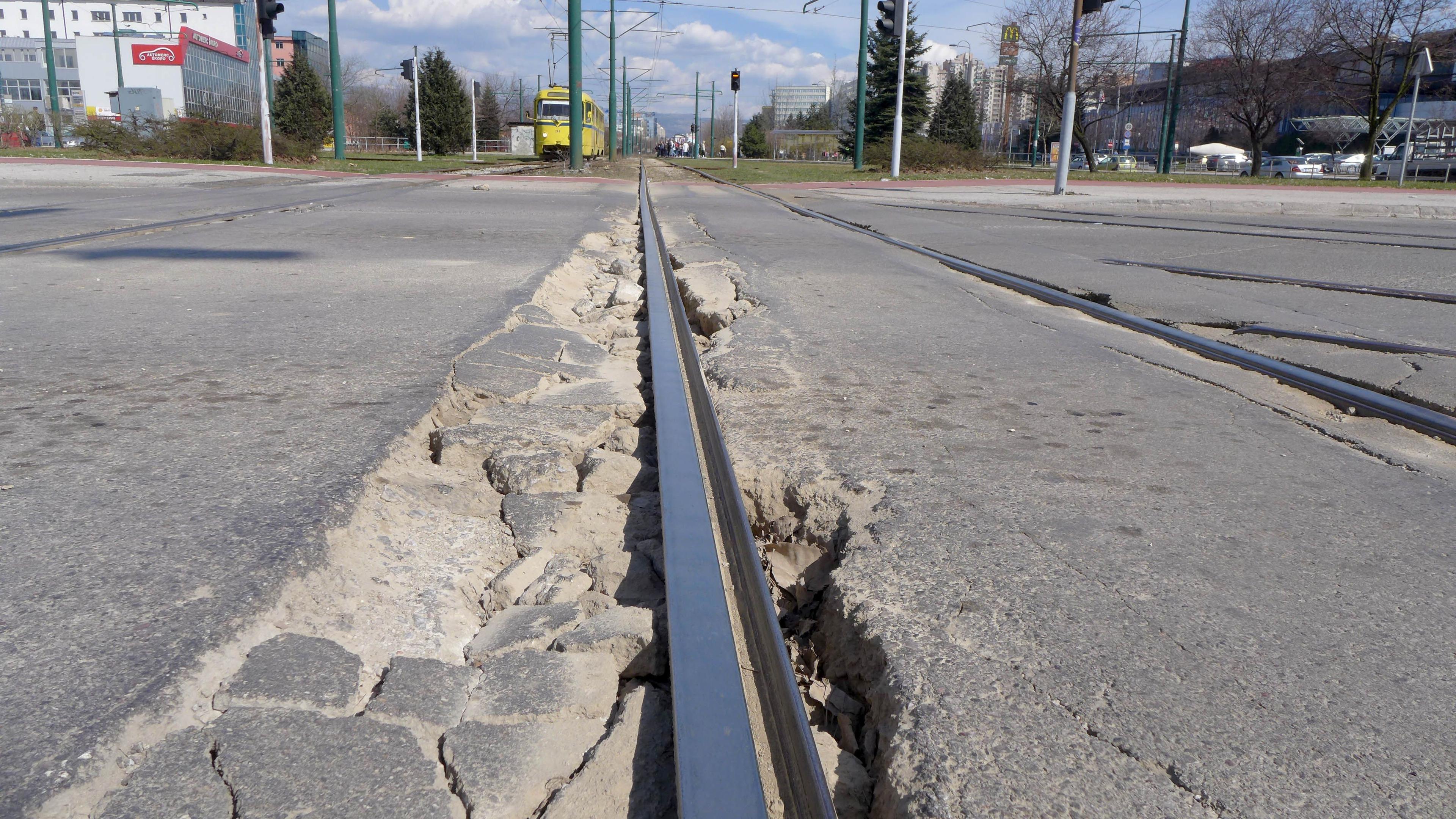 Zbog dotrajalih šina tramvaji u svakom trenutku mogu iskočiti, a obnova pruge ni na vidiku