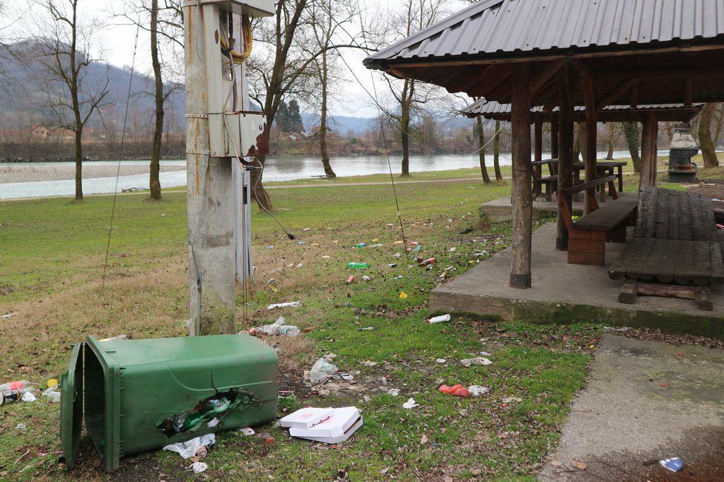 Na obali Drine u Krasanpolju kod Bratunca: Izletište Rajska plaža bez čuvara u zimskom periodu