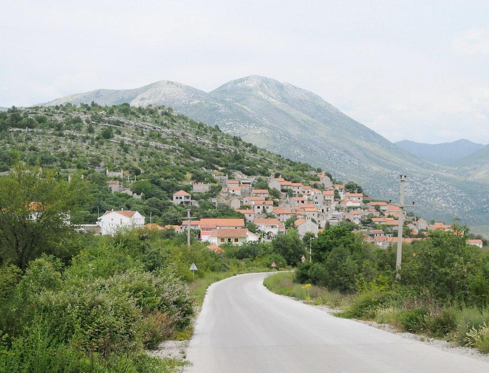 Općina Ravno: Roditeljima koji dijete upišu u školu 300 KM mjesečno