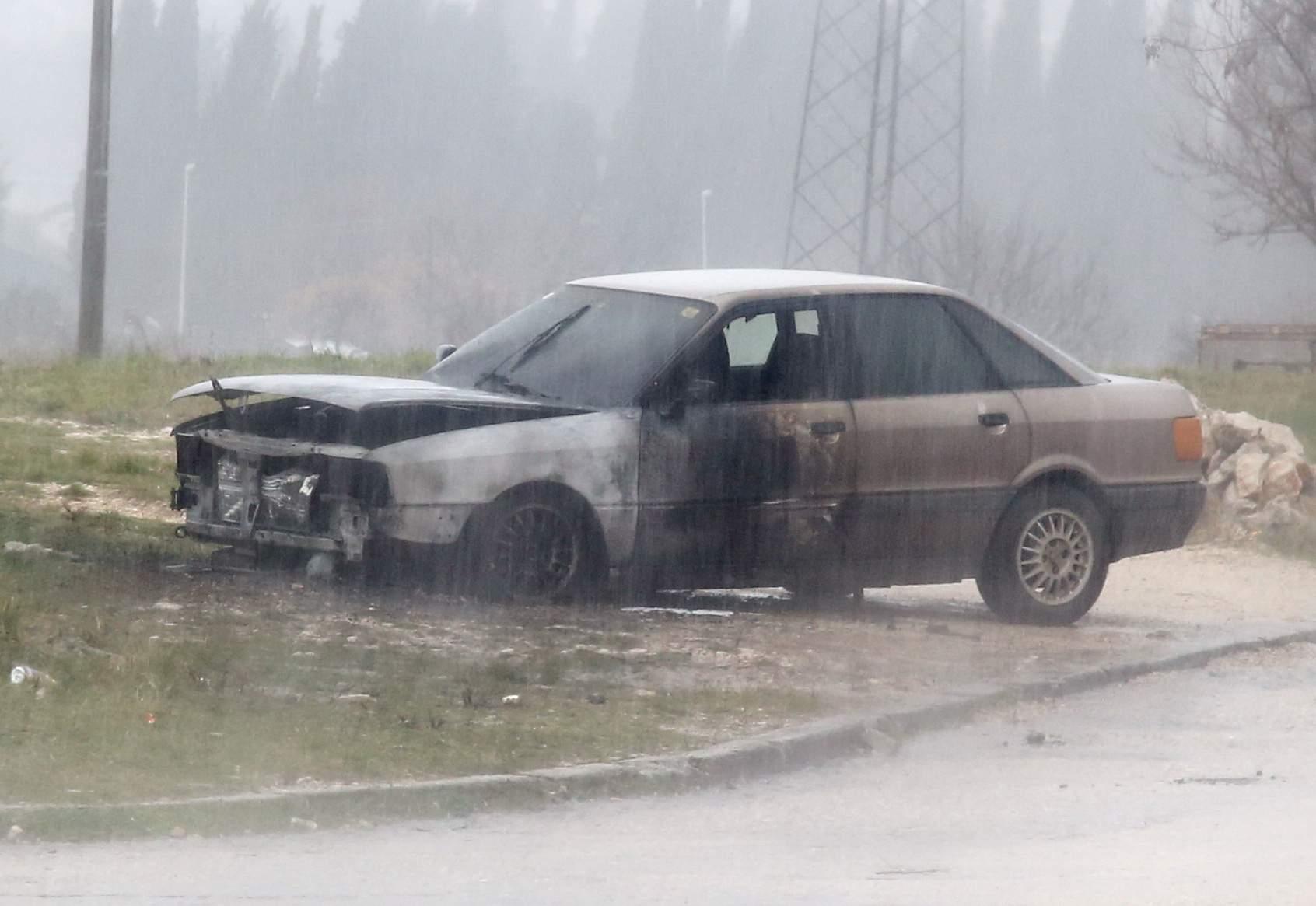 Požar u Trebinju: Izgorio Audi