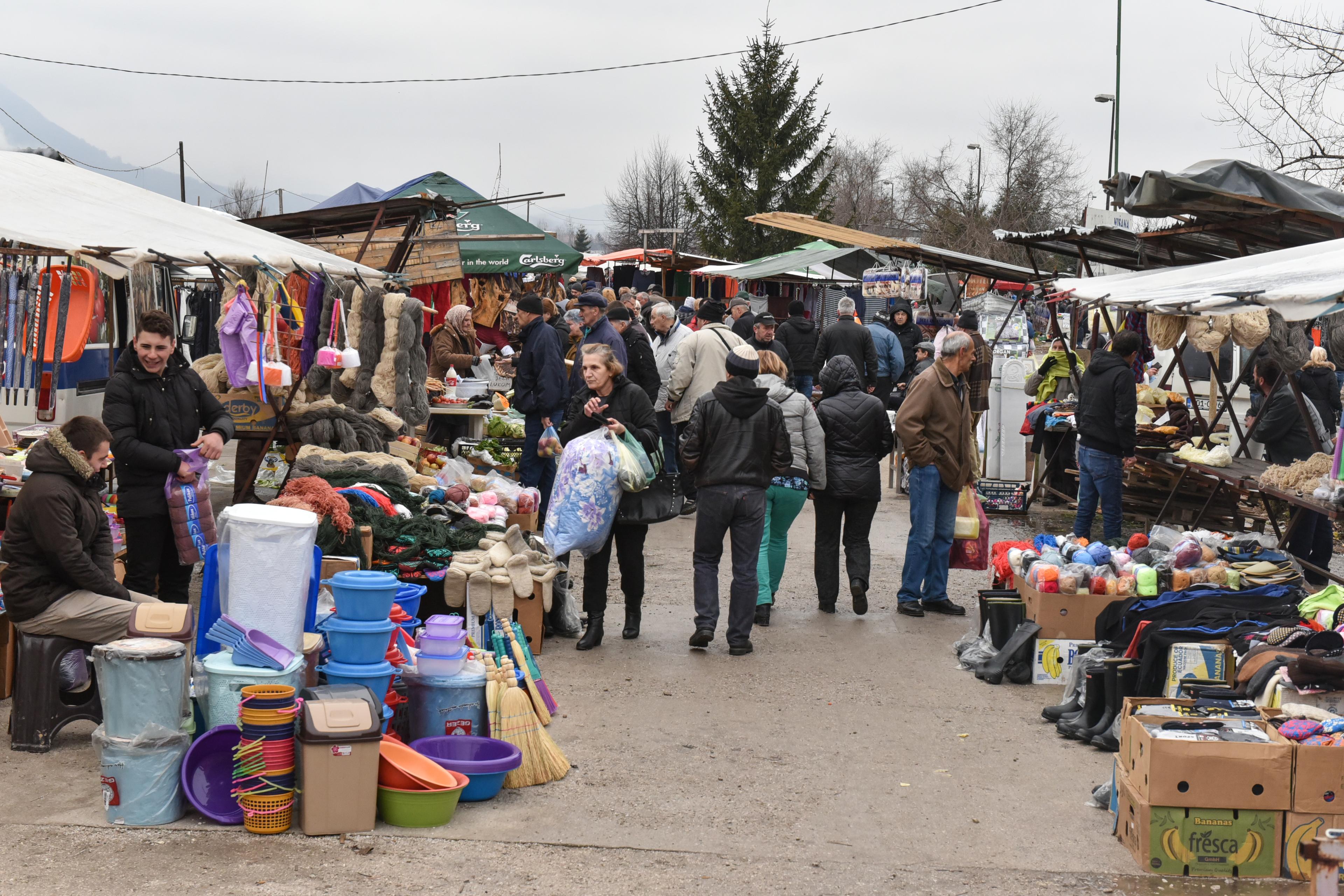 Prodajem rukavice za marku, jedna lijeva, druga desna!