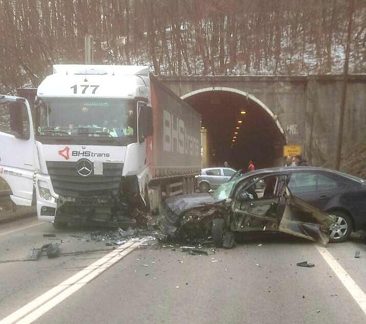 Na ulazu u tunel Karaula: Jedna osoba povrijeđena u teškoj saobraćajnoj nesreći