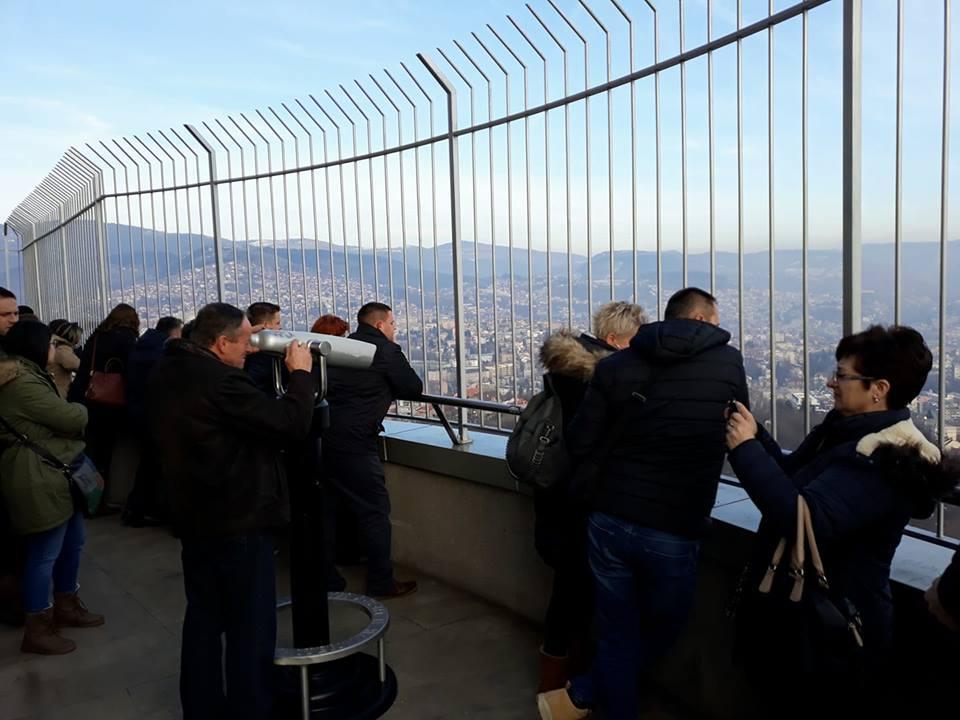 Posjeta Avazovom tornju: Turisti iz Hrvatske oduševljeni pogledom na Sarajevo