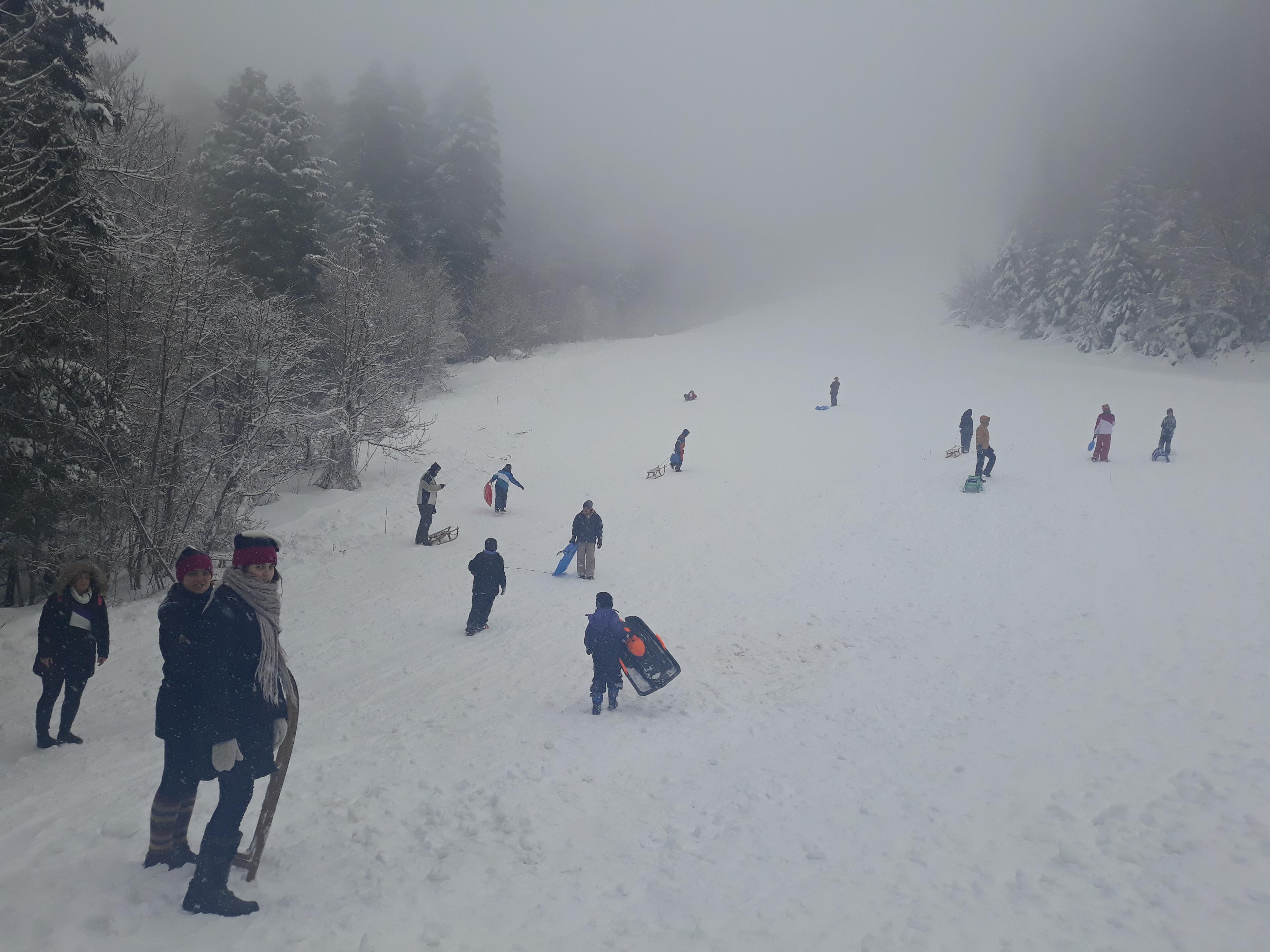 "Ski-centar Oštrelj" ponovo u funkciji: Brojni građani iskoristili vikend za skijanje