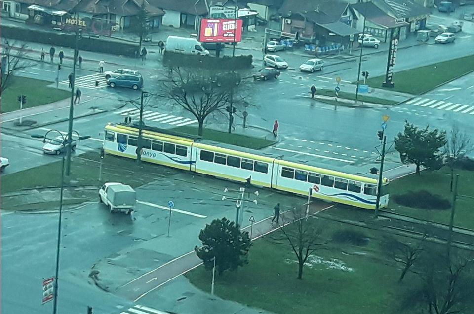 Saobraćajna gužva u Nedžarićima: Zbog nestanka struje tramvaj blokirao raskrsnicu