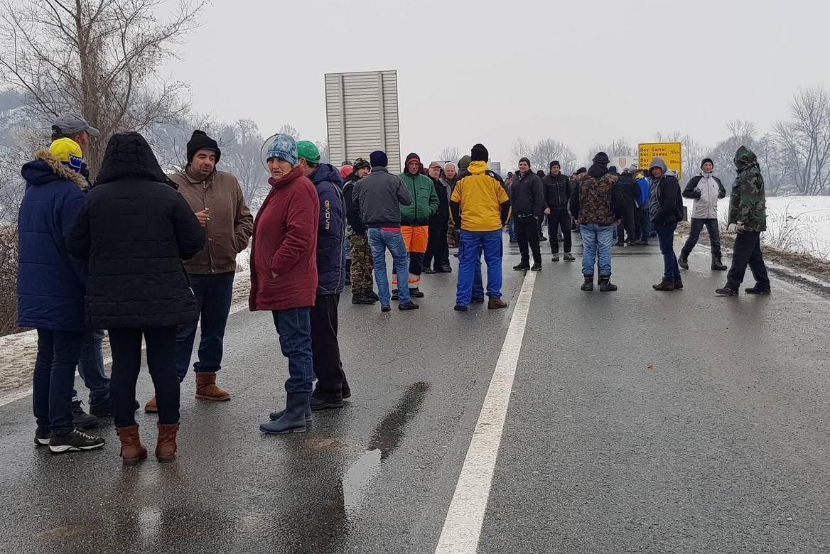 Avaz.ba u Karušama: "Bukvarević treba doći među svoje borce, a ne da boravi u toploj kancelariji!"