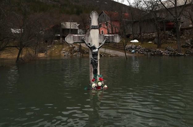 Velike poplave u Lici: Stanovnicima isključena struja, ugroženo 600 ljudi