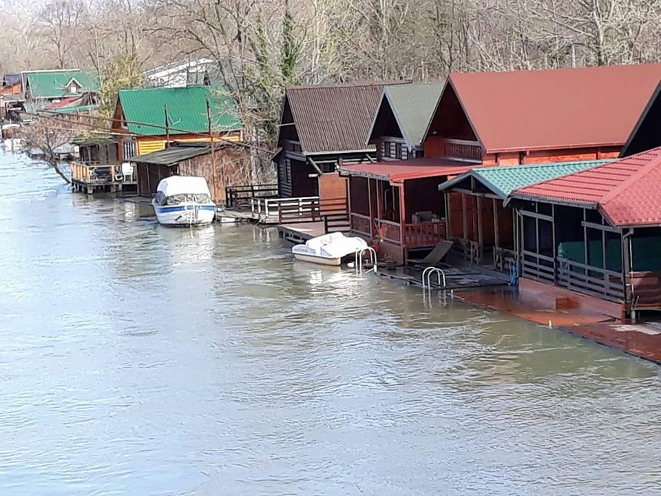 Poplave i dalje prijete Virpazaru, u Ulcinju stanje pod kontrolom