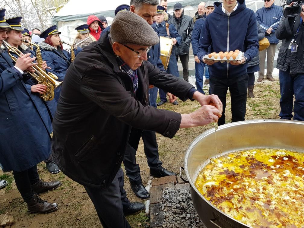 Uprkos snijegu i niskim temperaturama: Hiljade Zeničana na Čimburijadi!