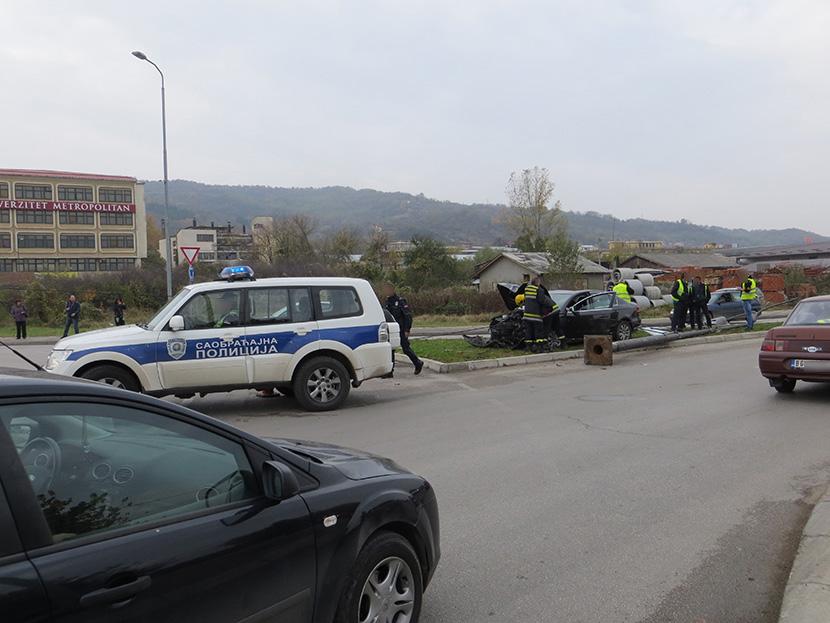 Niš: Teška saobraćajna nesreća: Poginuo biciklista, četvoro povrijeđeno