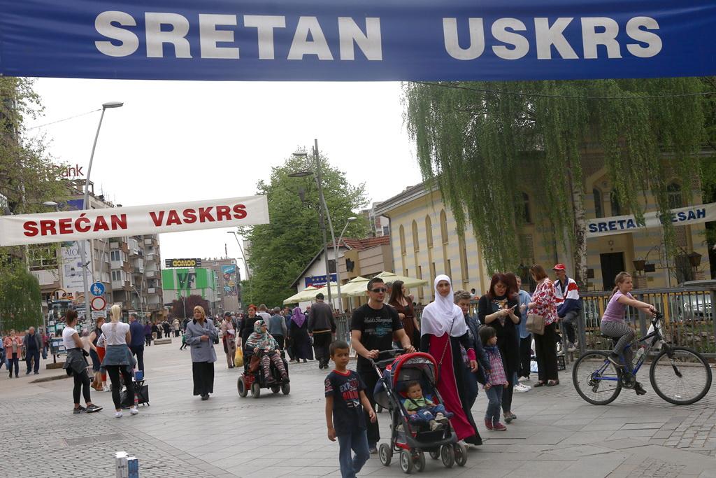 Bez javnog čestitanja državnih i vjerskih praznika na ulicama grada