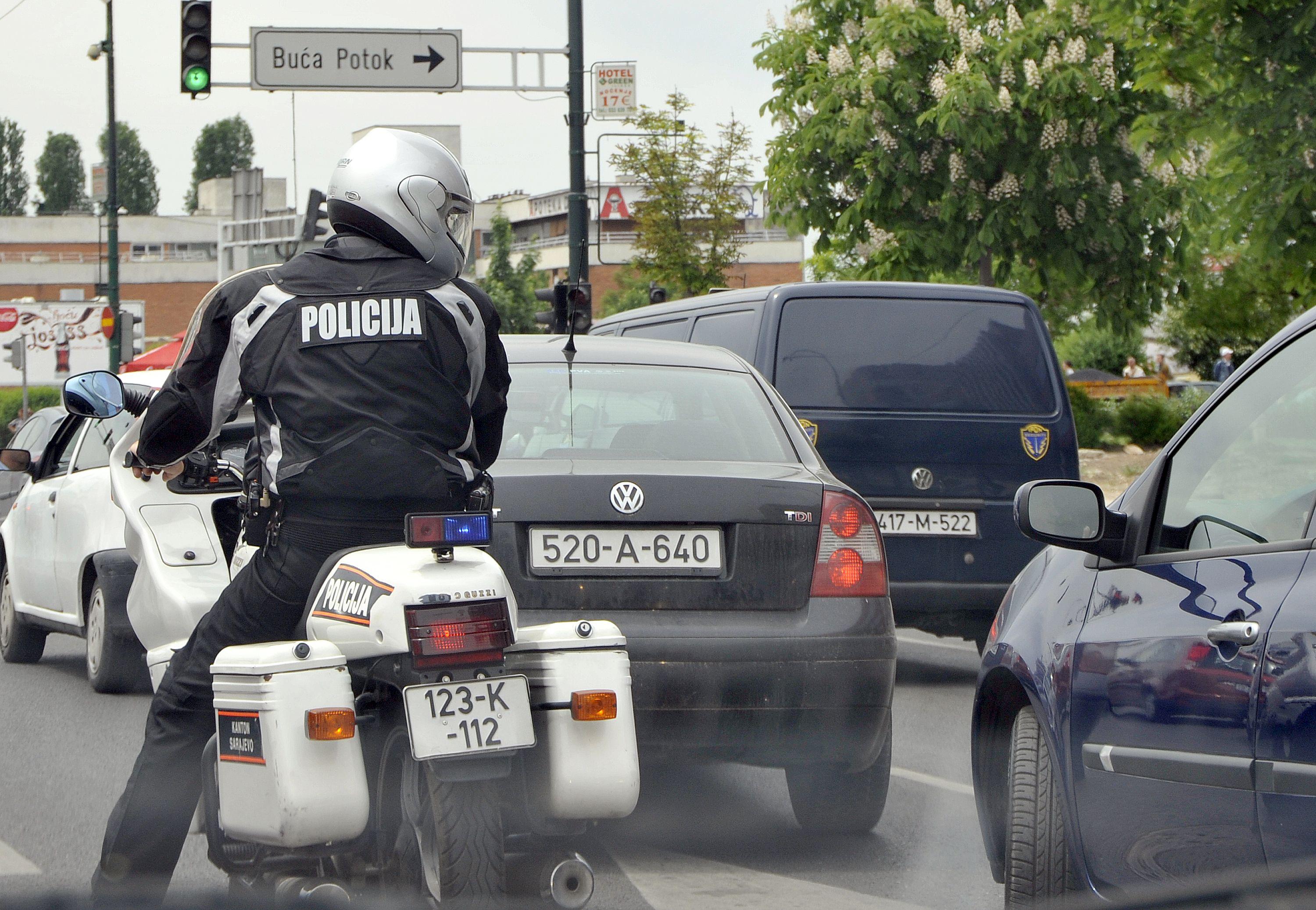 Građani prijavljivali policajce zbog nepozdravljanja, mita...