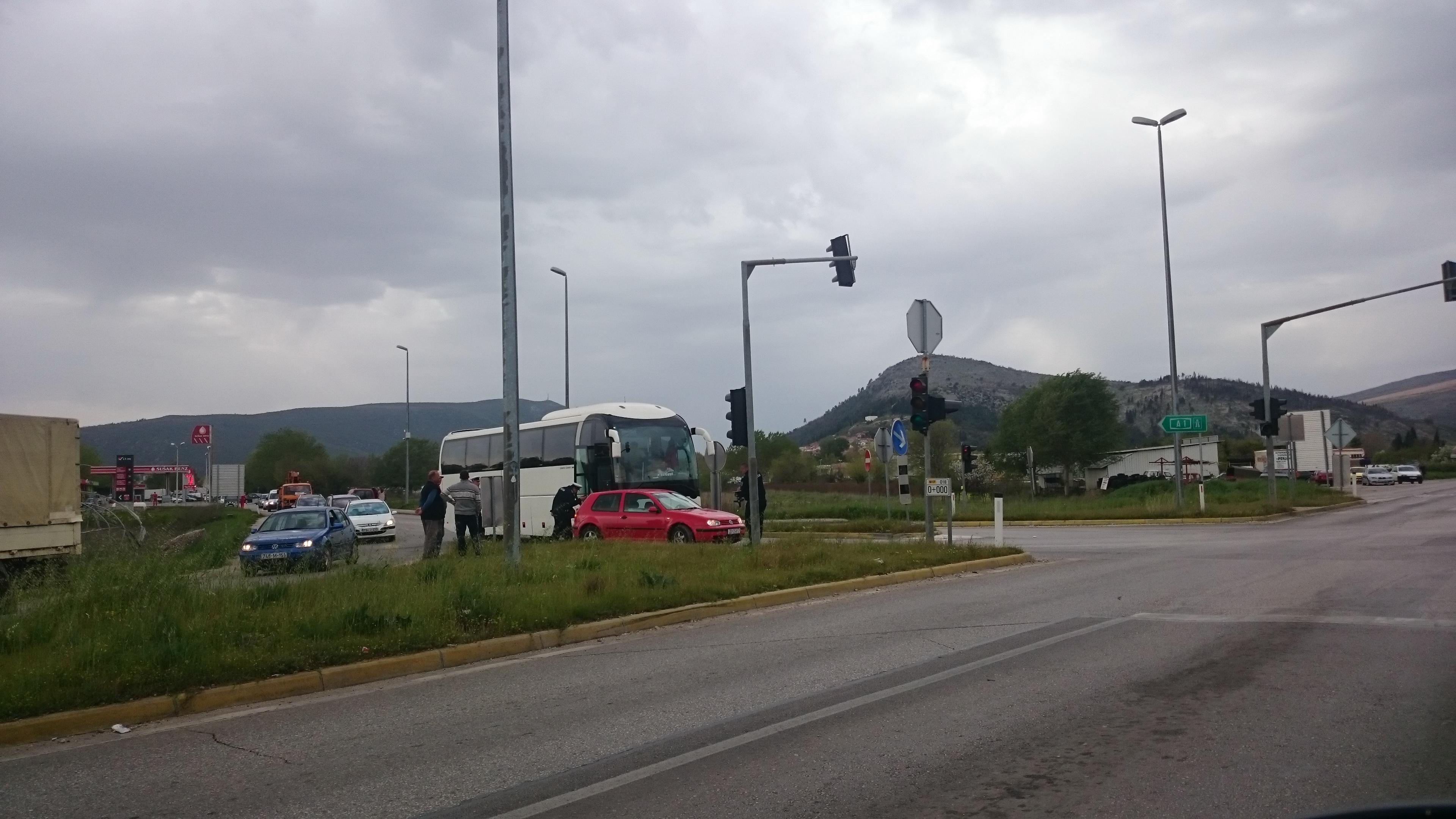 Saobraćajna nesreća u Čapljini: Golf udario u autobus