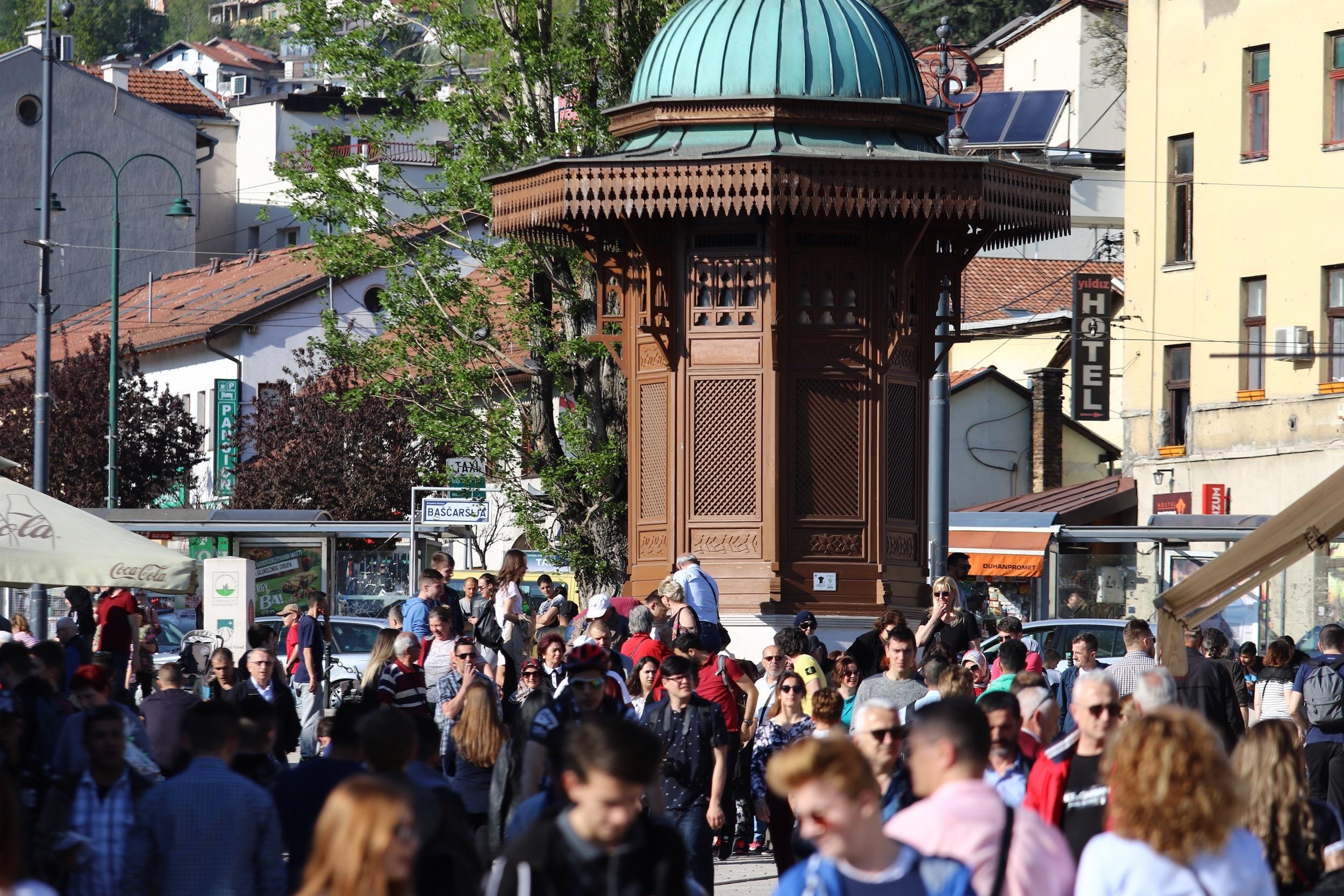 Stari dio grada krcat: Turisti okupirali Sarajevo