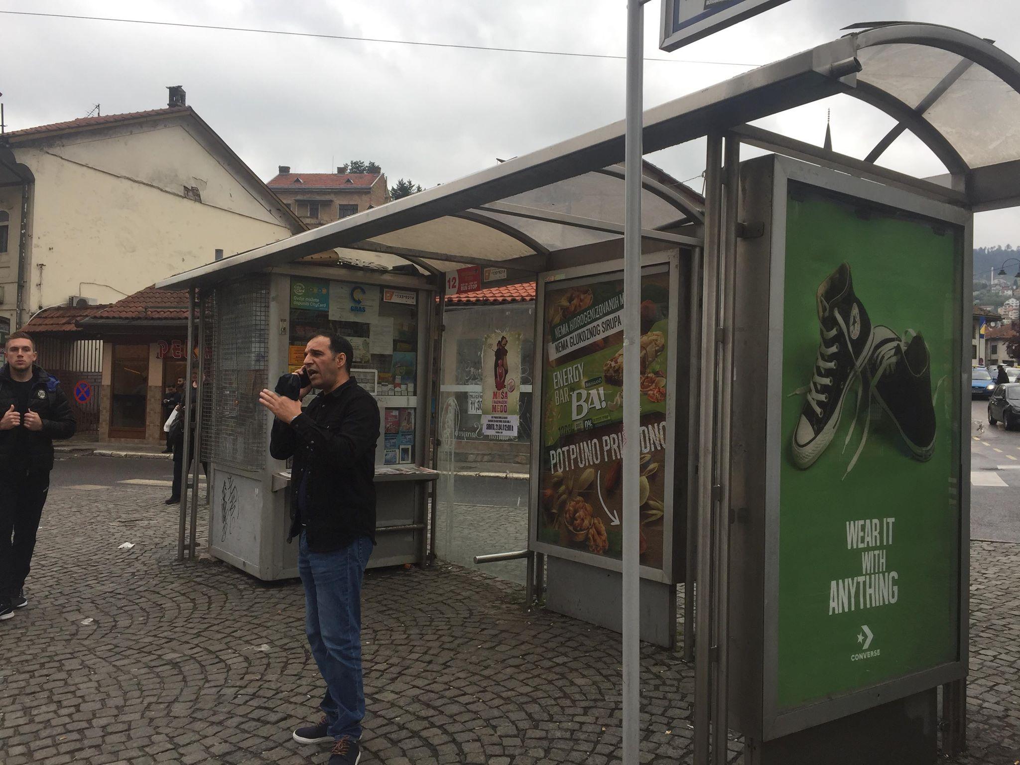 Na stajalištu Baščaršija polomljeno staklo na krovu - Avaz