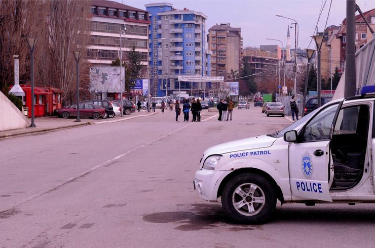 Policajac kolegi u tuči polomio nos