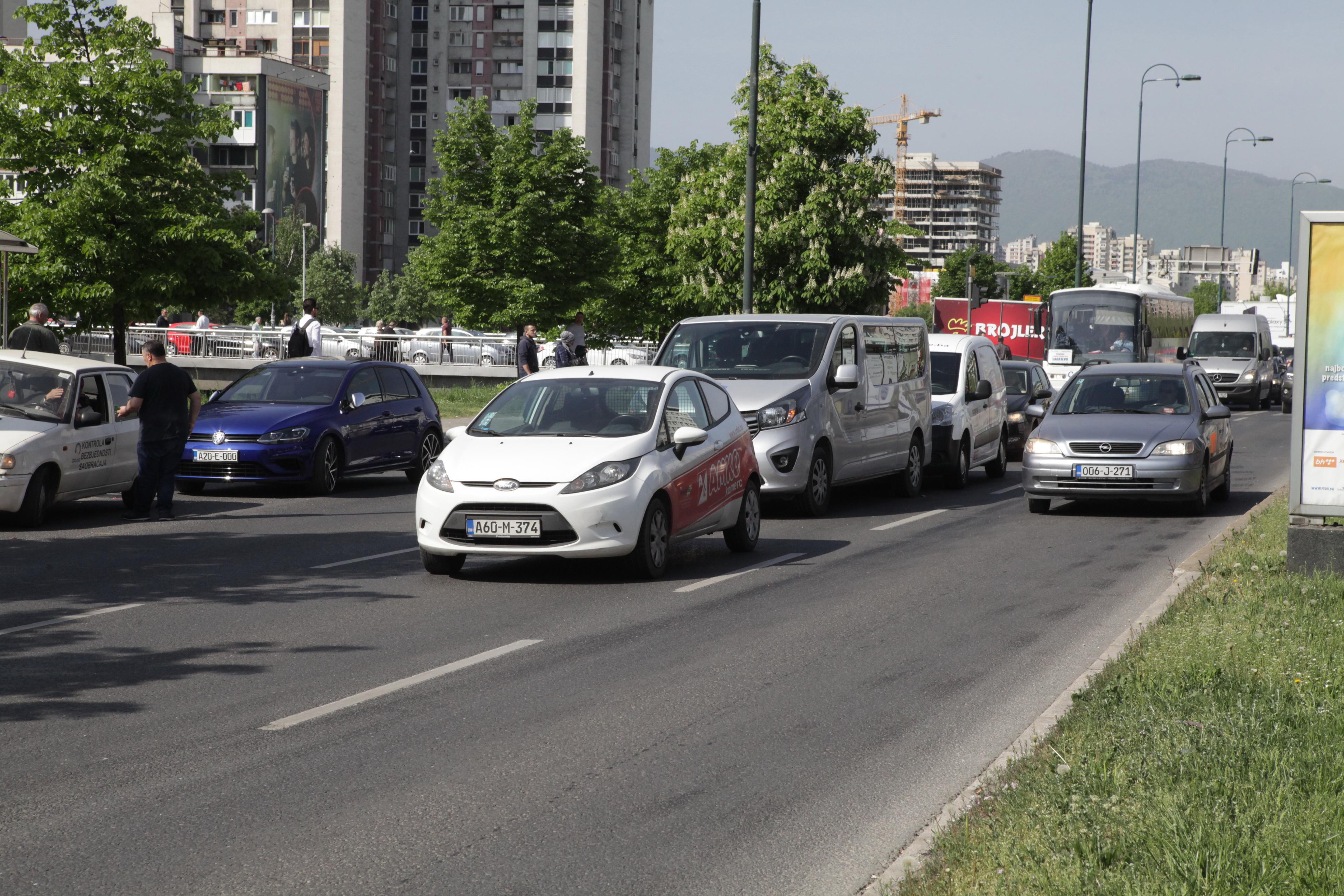 Zbog sudara tri automobila usporen saobraćaj na Otoci