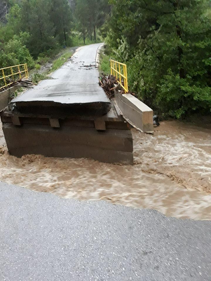 U Maglaju poplavljeno oko 60 kuća, dojave o novim klizištima