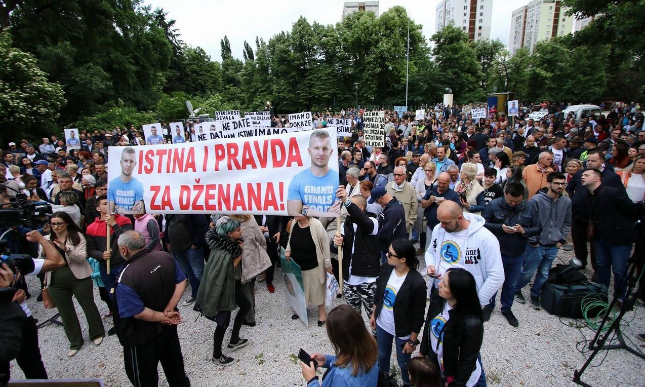 Očevi ujedinjeni u traženju istine: U Sarajevu održan dostojanstveni protest za Dženana Memića i Davida Dragičevića