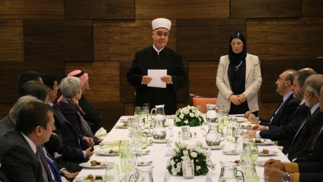 Reis Kavazović na iftaru s ambasadorima : Naša ljudskost je ovih dana ponovo na kušnji