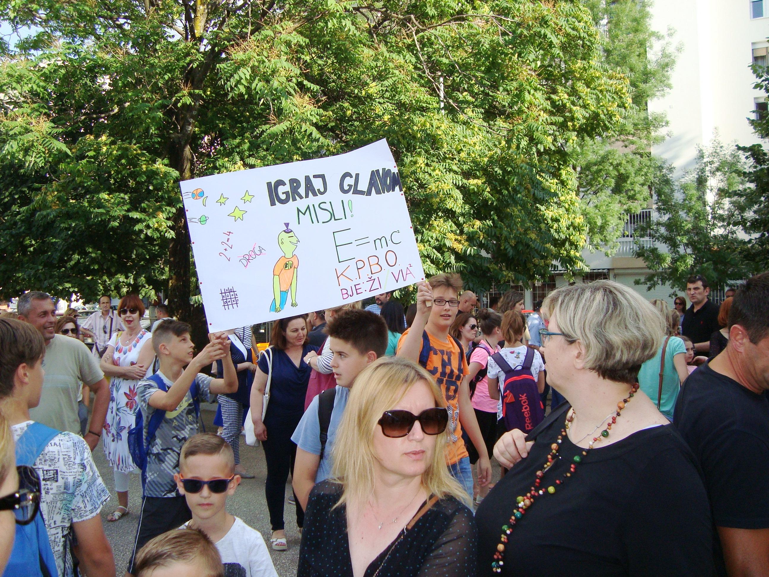 Mostar: Zabrinuti roditelji održali proteste, ne žele ovisnike nadomak osnovne škole