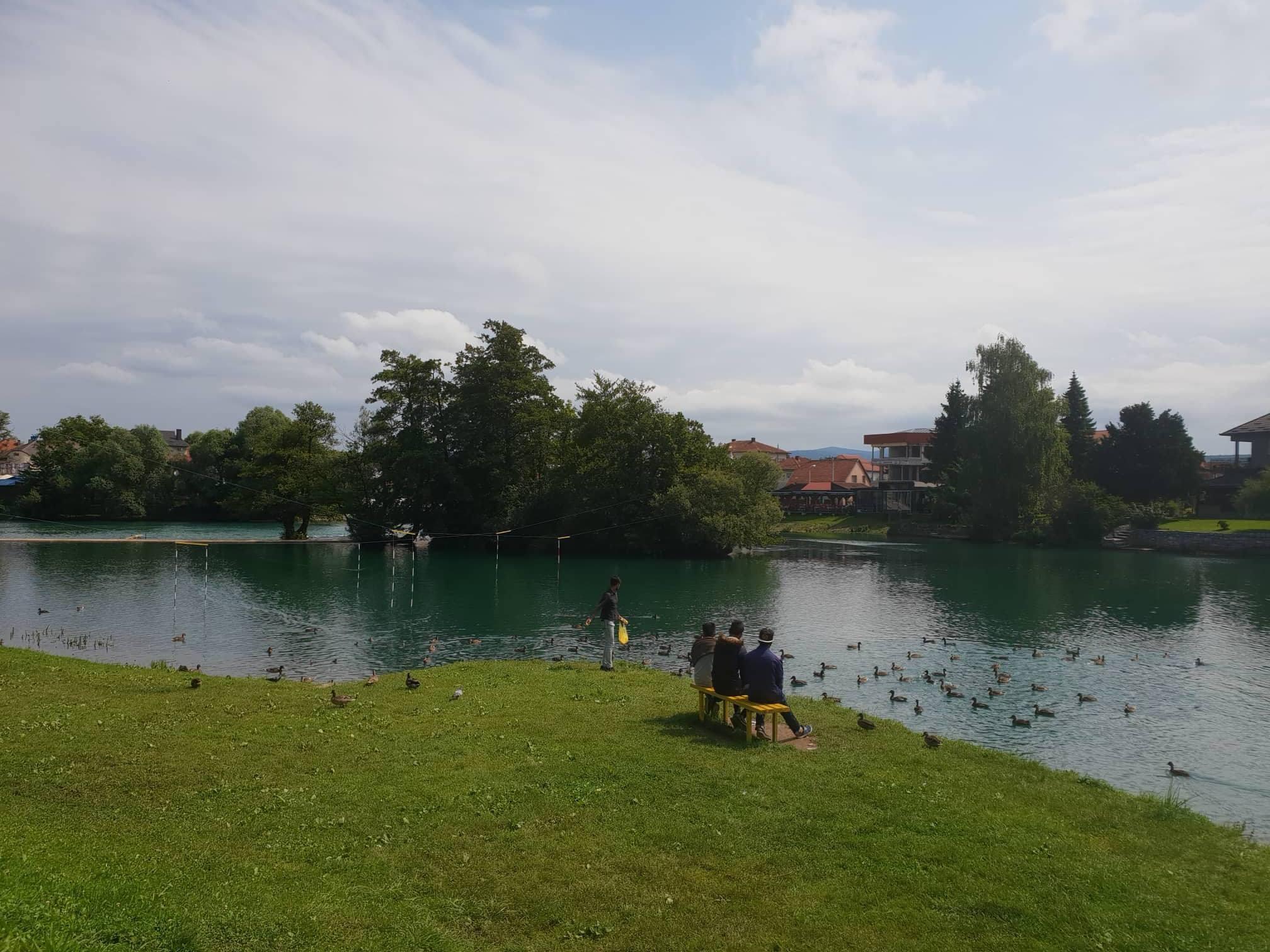 Migranti roštiljaju patke na Uni, Bišćani zgroženi