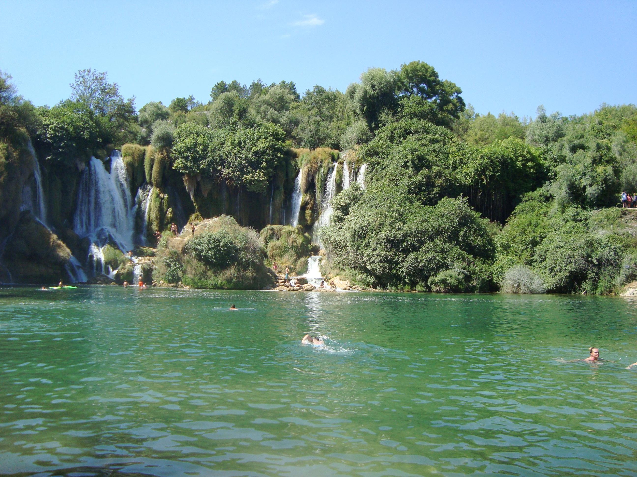 Ulaz na područje vodopada Kravice 10 KM u jeku sezone