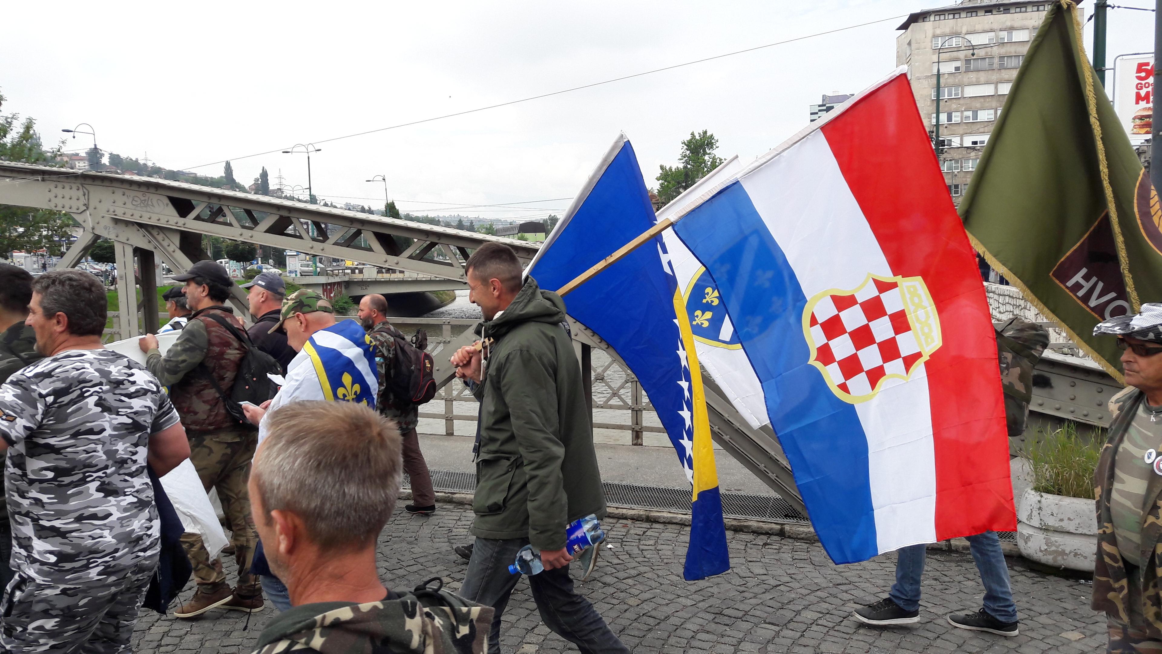 Kritike na sjednici, jer zakon ne predviđa rok za javnu objavu registra boraca i ne zna se tačan iznos dodatka