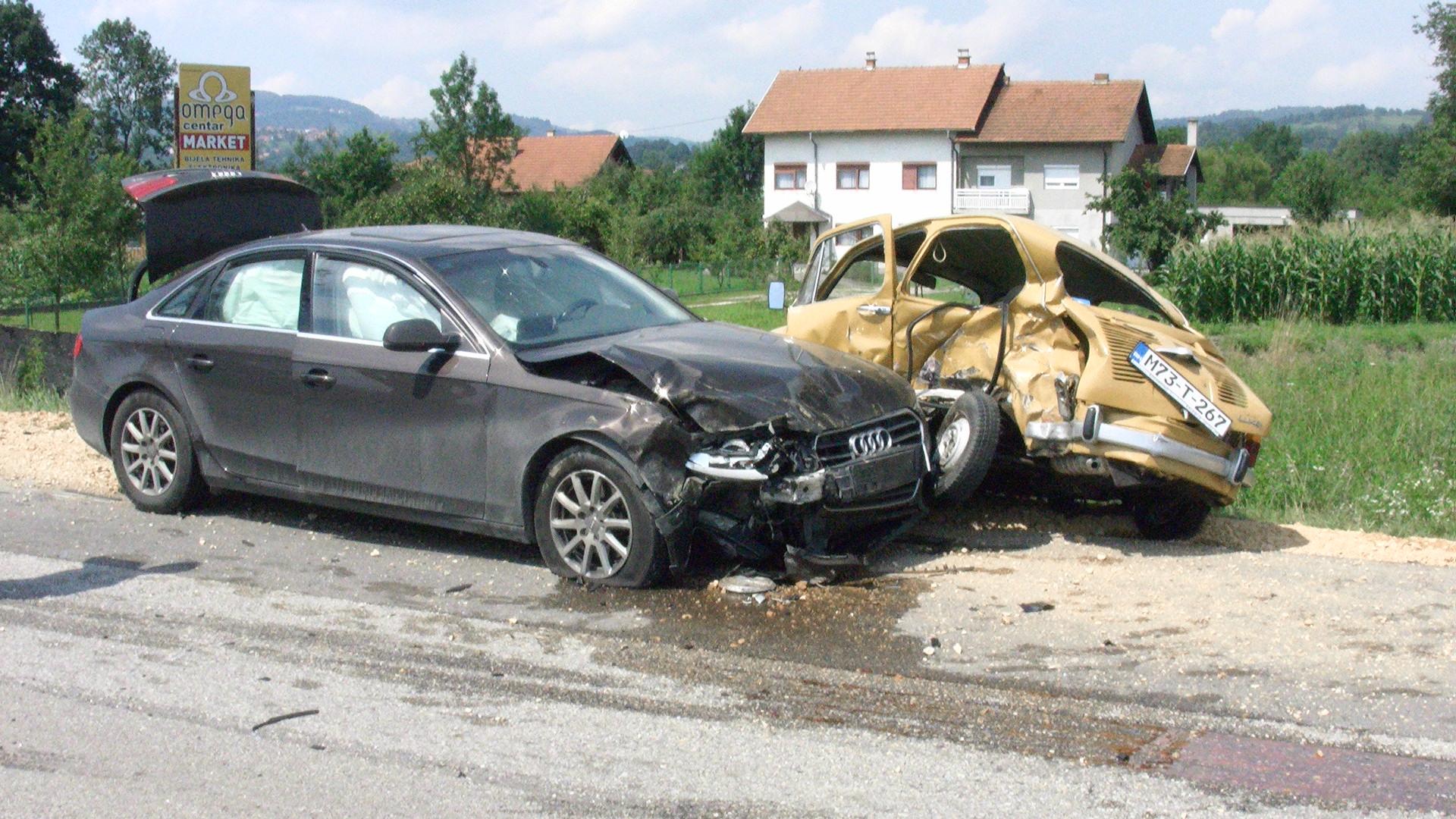 Stravičan sudar Audija i Fiće u Memićima, tri osobe povrijeđene