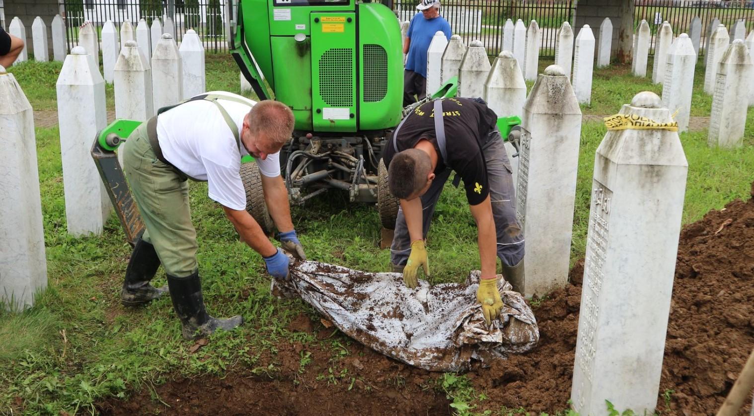 U Memorijalnom centru Potočari: Počela reekshumacija 80 ranije ukopanih žrtava