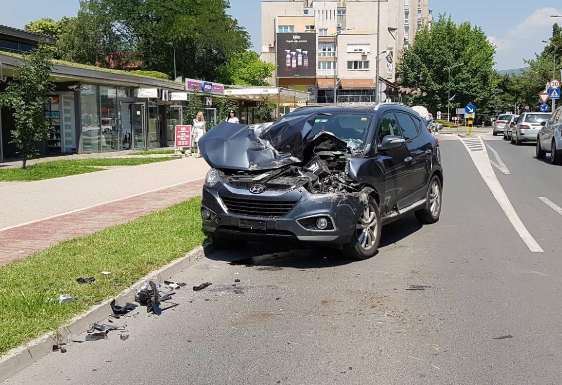 Sudar u centru Zenice, povrijeđena jedna osoba