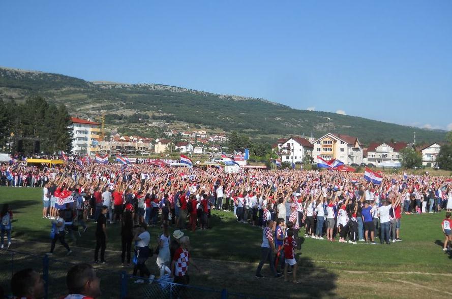 Hiljade ljudi na dočeku hrvatskog selektora Zlatka Dalića u Livnu