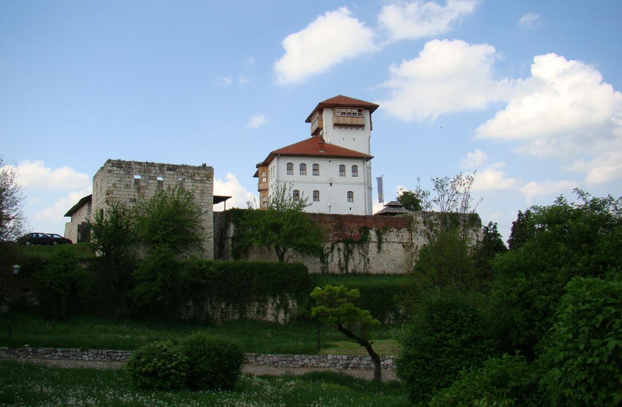 Gradačac: Rodni grad Kapetana koji je živio i umro za Bosnu