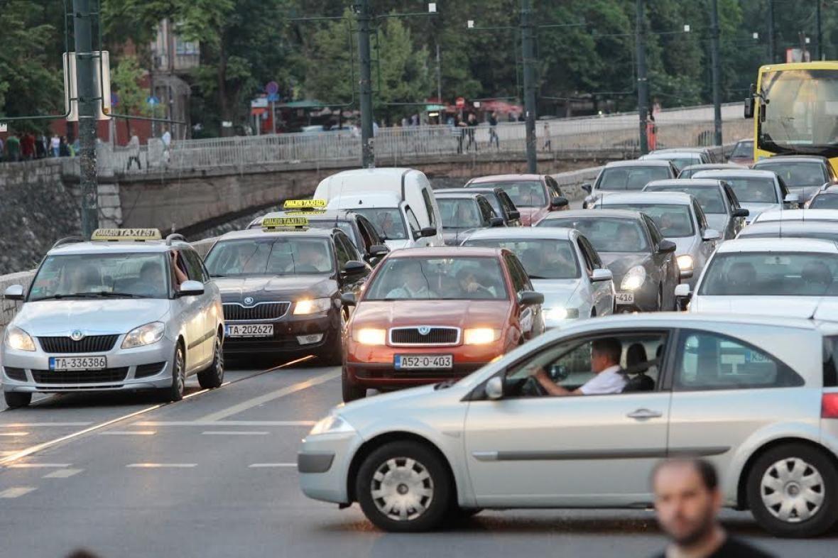 Vozači plaćaju duplo skuplju registraciju nego što bi trebali!