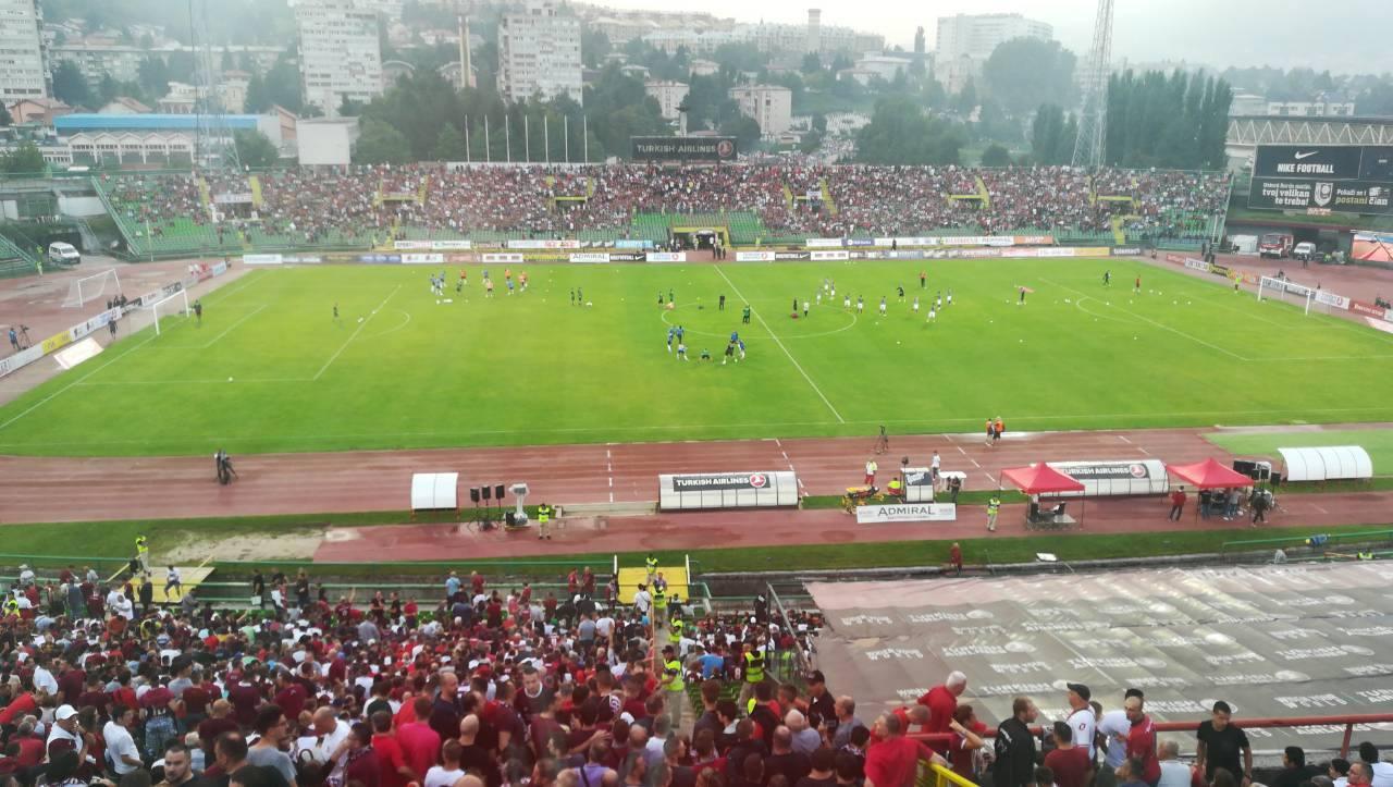 Pred početak utakmice Sarajevo - Atalanta velike gužve na ulazu u stadion ''Asim Ferhatović Hase''